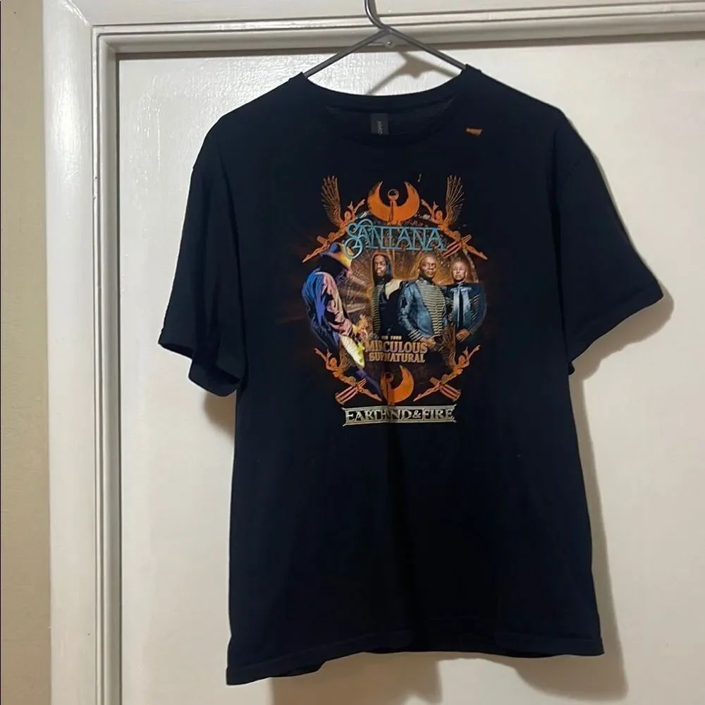 Santana 2022 tour shirt, Earth, wind and fire size large